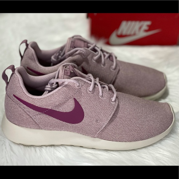 Nike Shoes - NEW NIKE Roshe one women sneakers